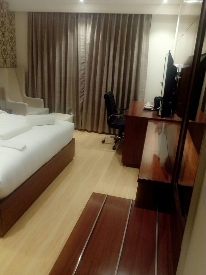 The Grand Parisian Hotel Delhi  Exterior foto