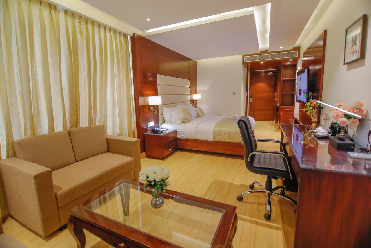The Grand Parisian Hotel Delhi  Exterior foto